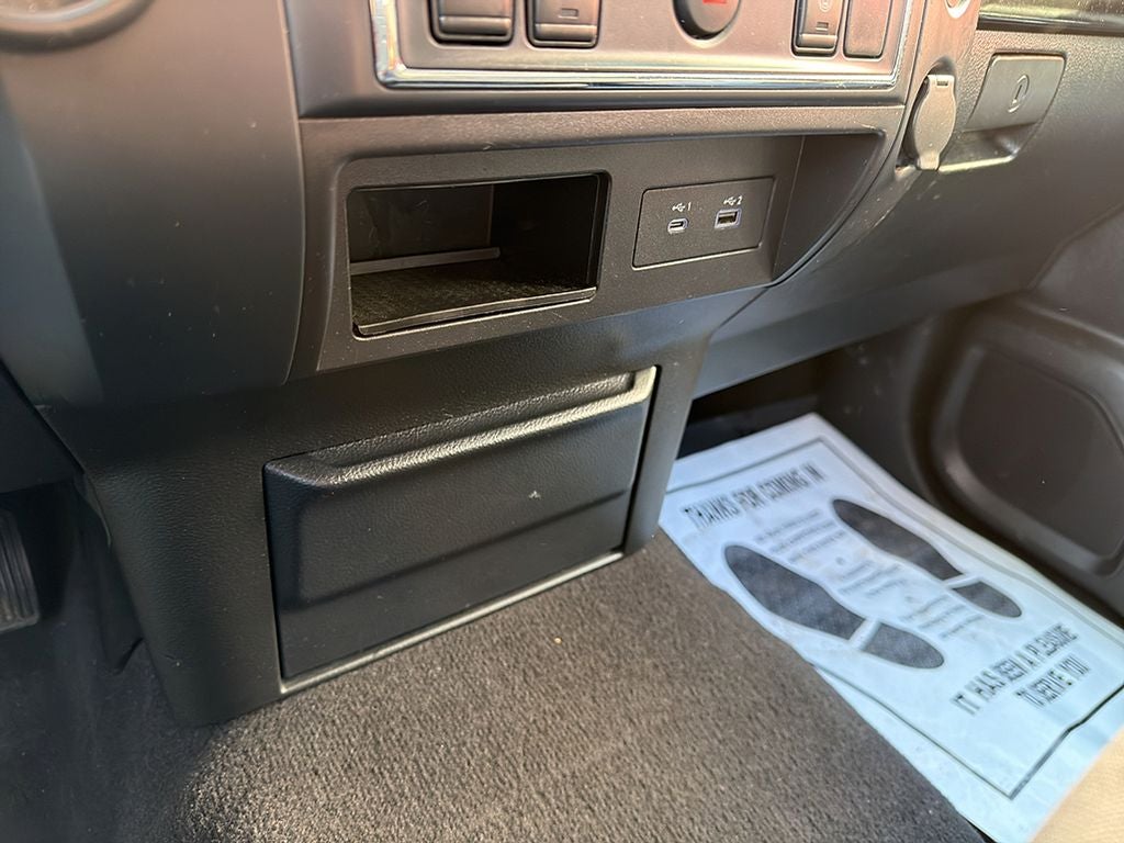 2023 Nissan Titan SV