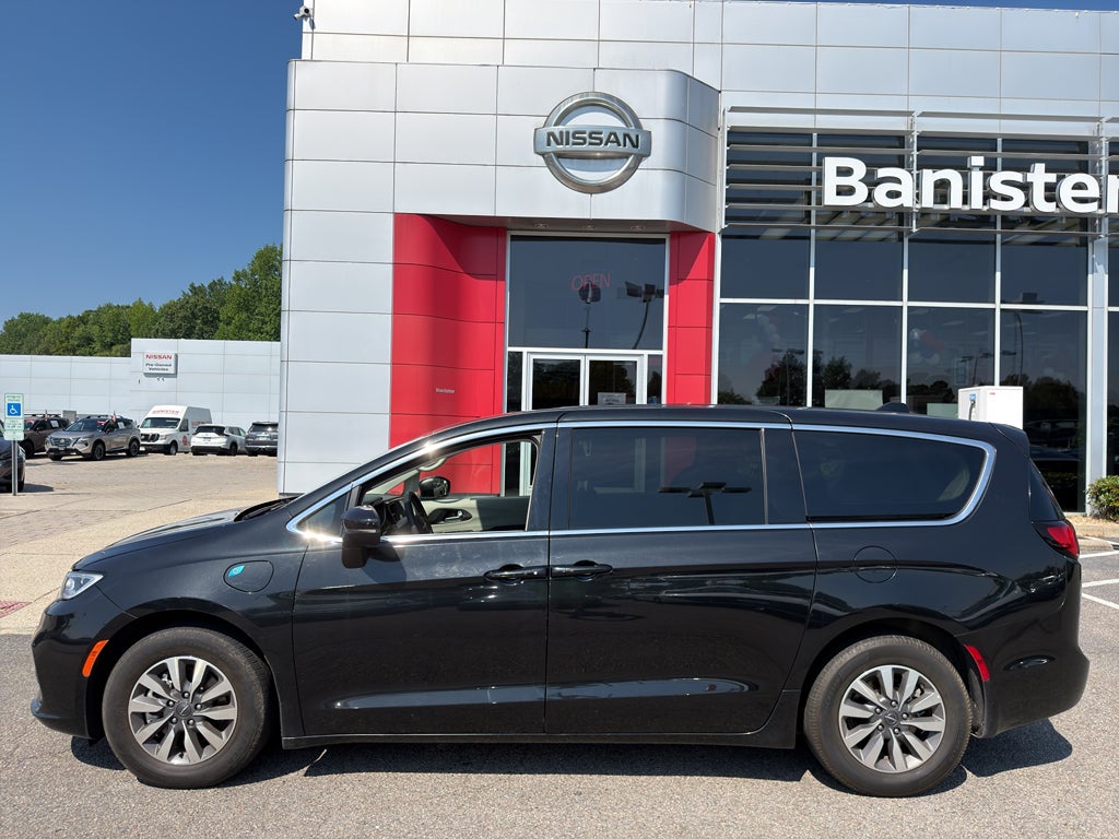 2023 Chrysler Pacifica Hybrid Touring L