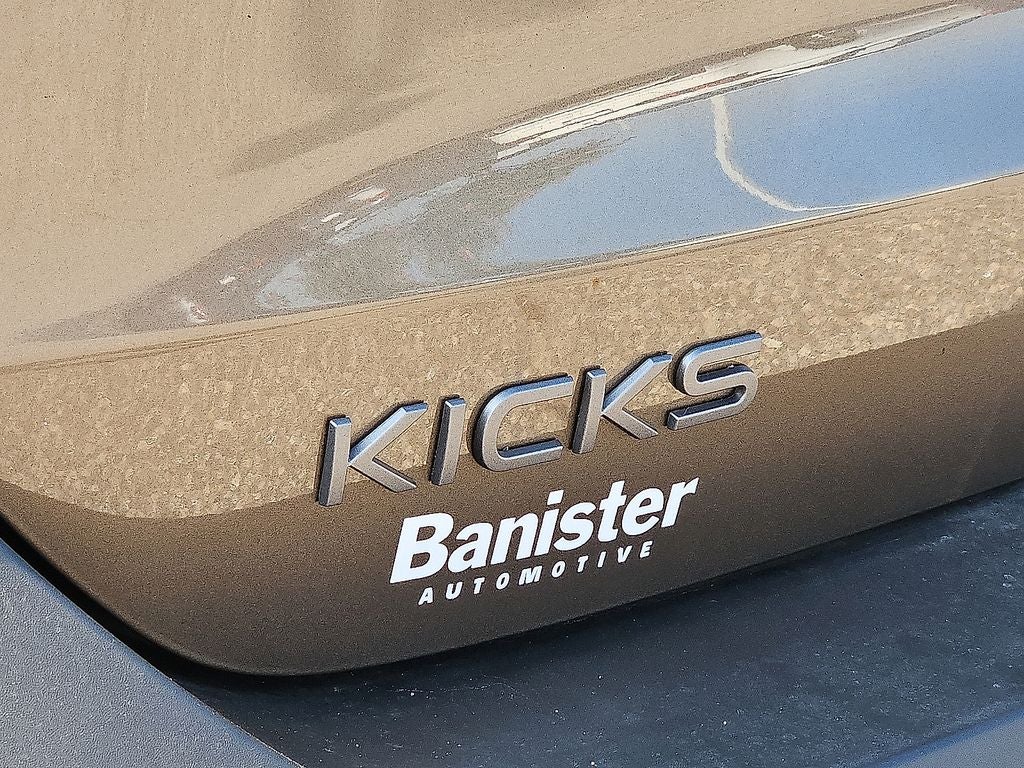 2025 Nissan Kicks SR