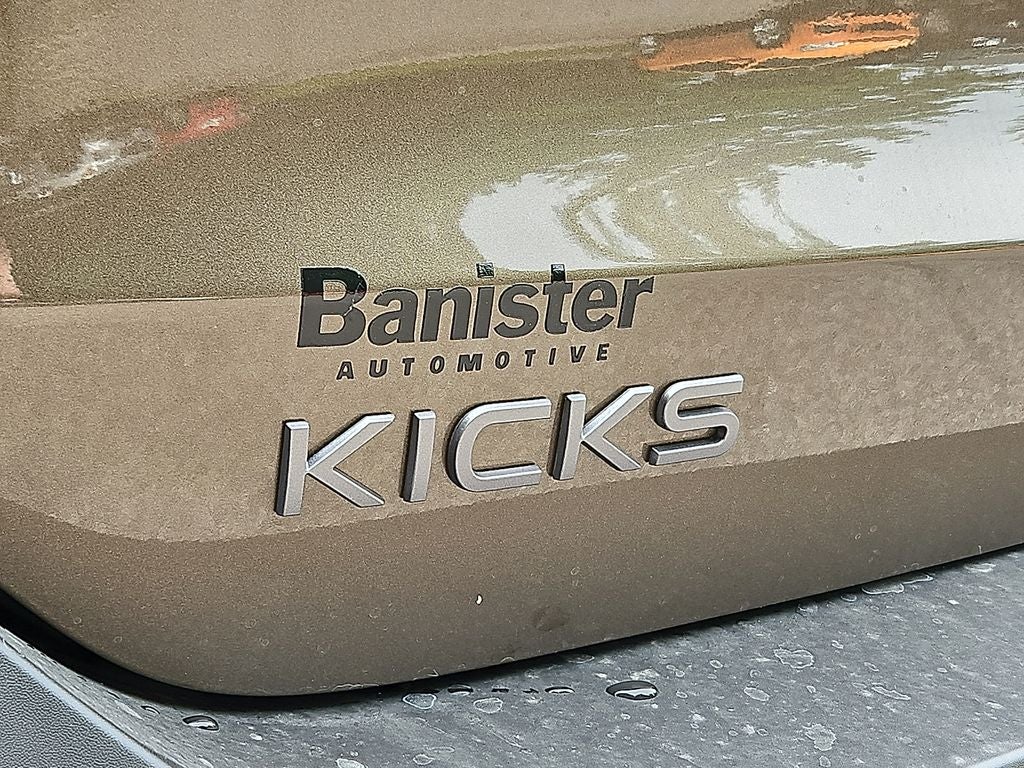 2025 Nissan Kicks SR