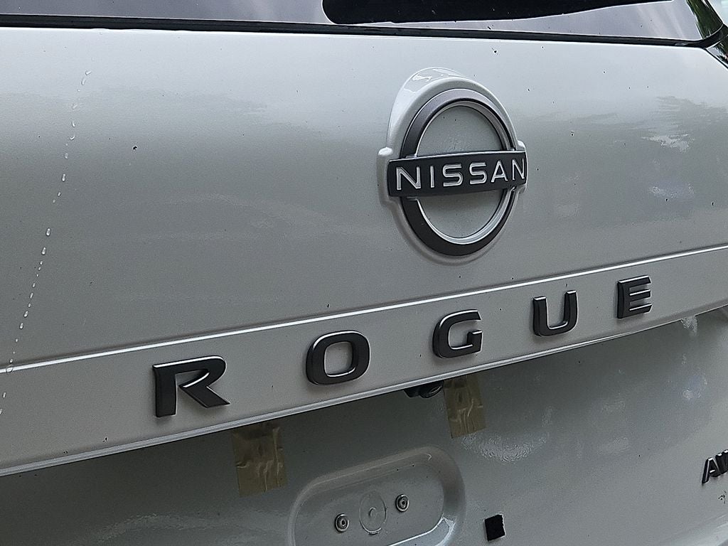 2026 Nissan Rogue SV Moonroof