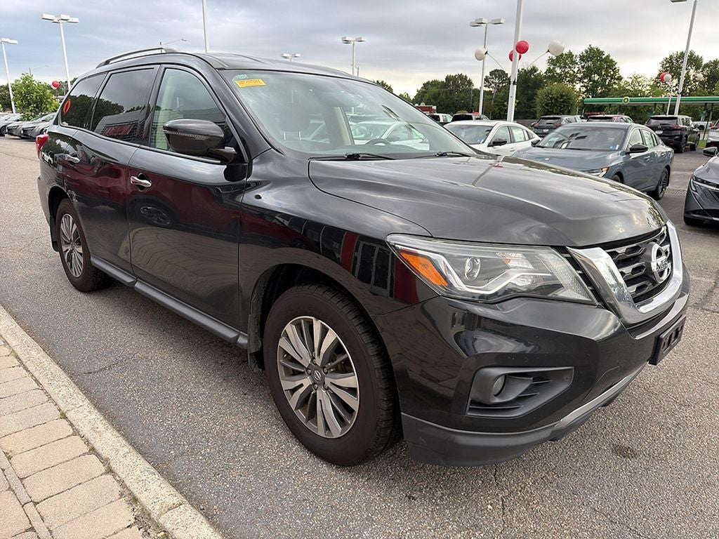 2020 Nissan Pathfinder SV