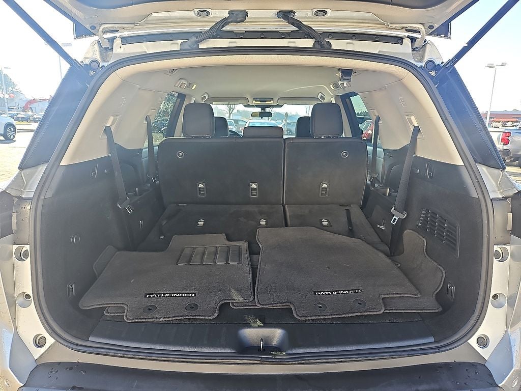 2022 Nissan Pathfinder SV