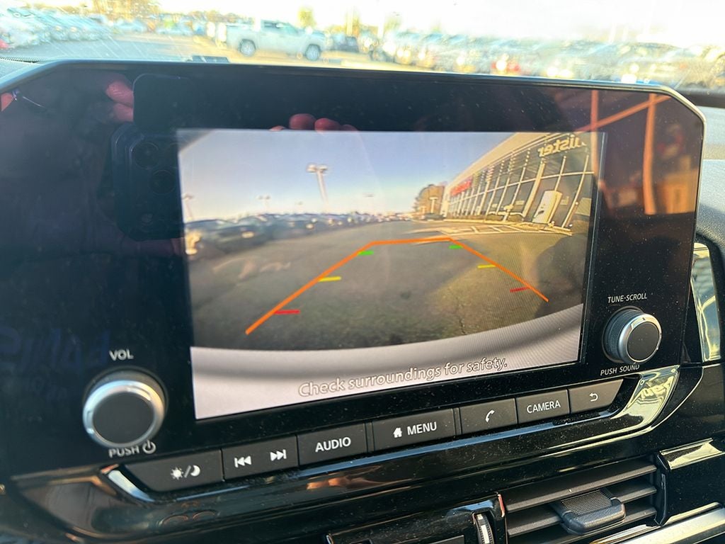 2025 Nissan Pathfinder SV