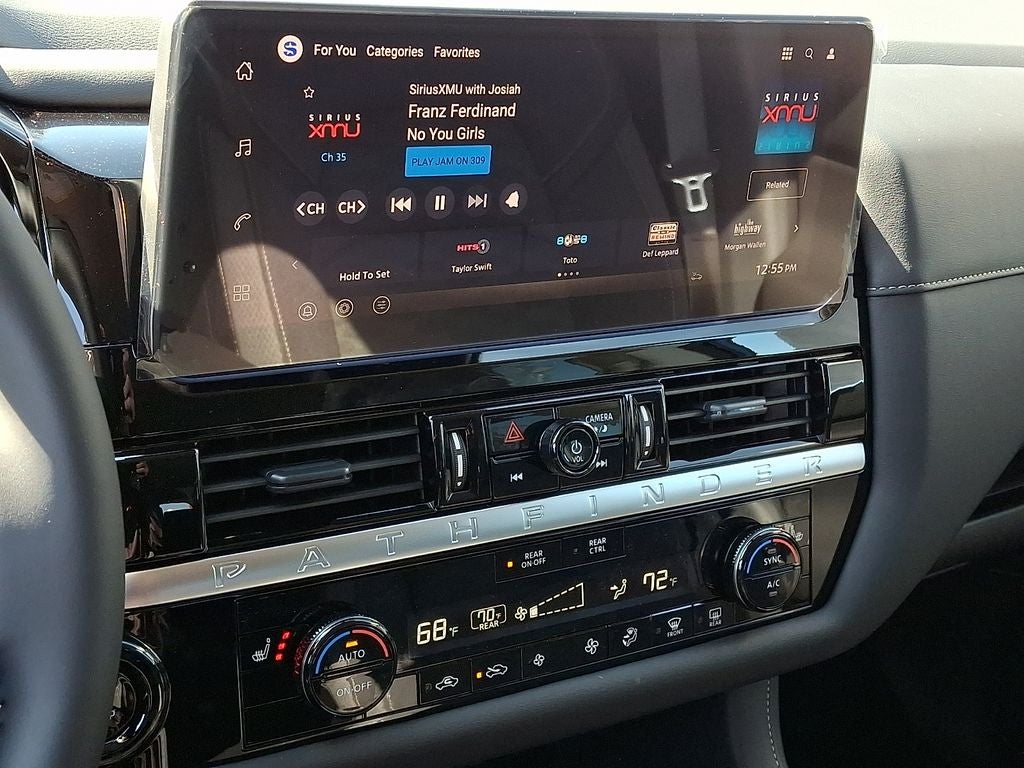 2026 Nissan Pathfinder SV