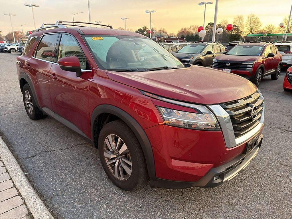 2022 Nissan Pathfinder SL