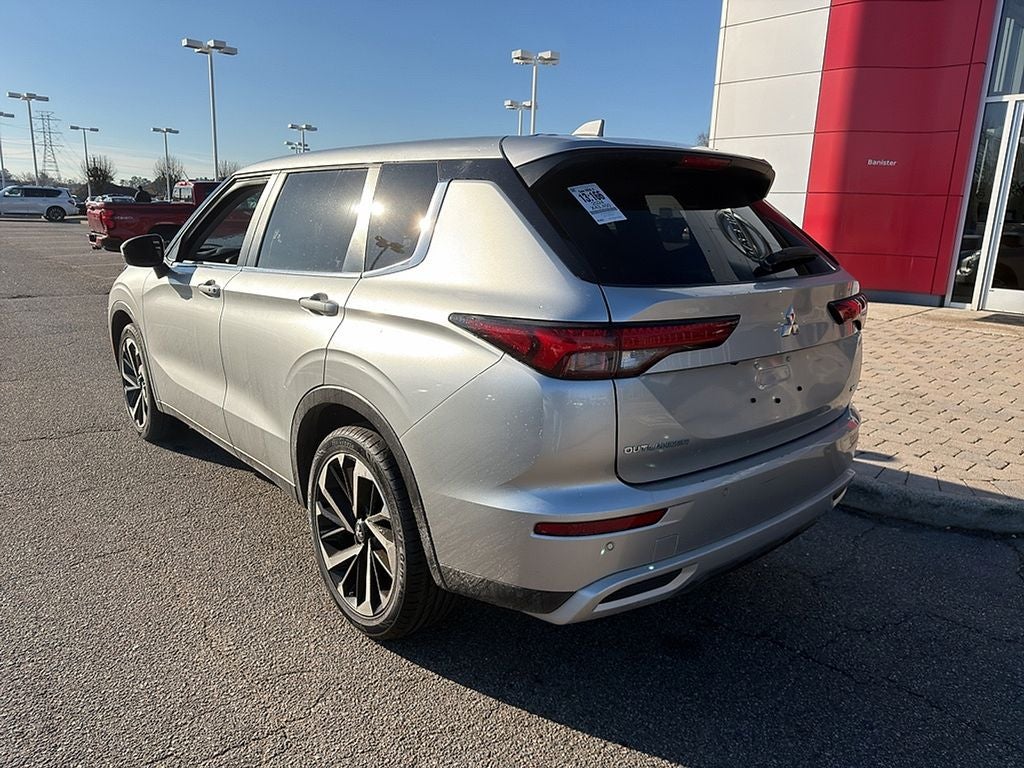 2024 Mitsubishi Outlander SE