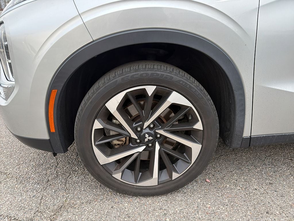 2022 Mitsubishi Outlander SE