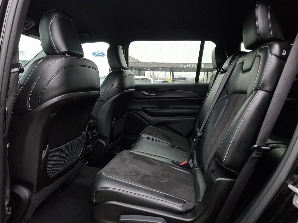 2024 Jeep Grand Cherokee L Laredo / Altitude