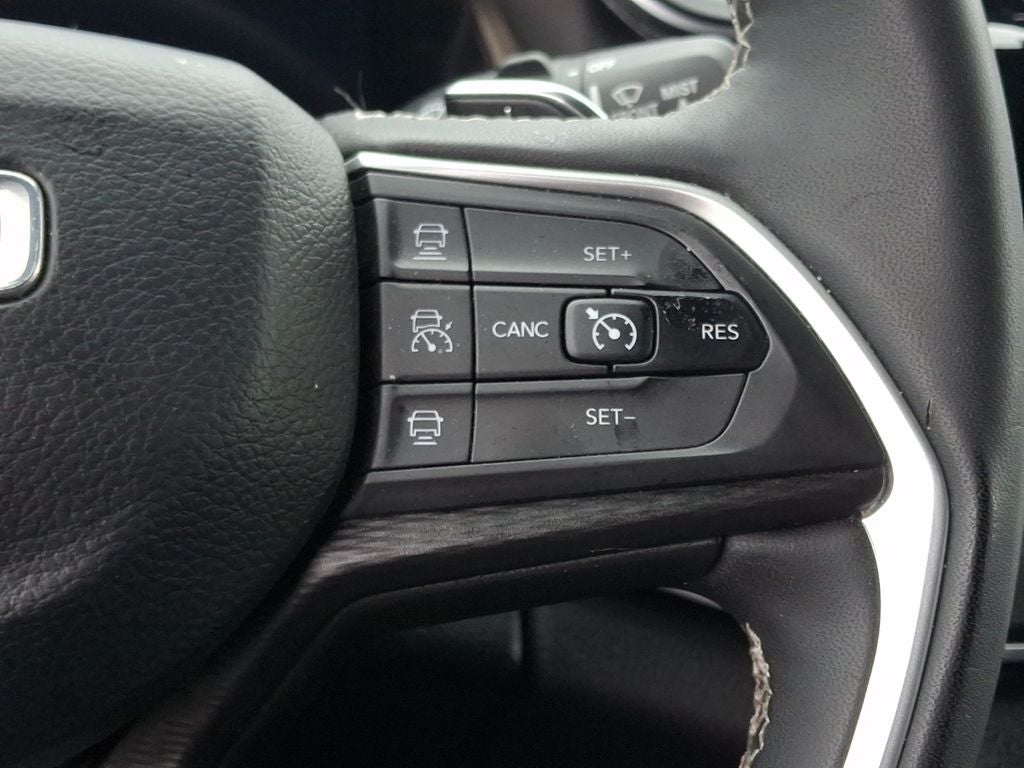 2024 Jeep Grand Cherokee L Laredo / Altitude