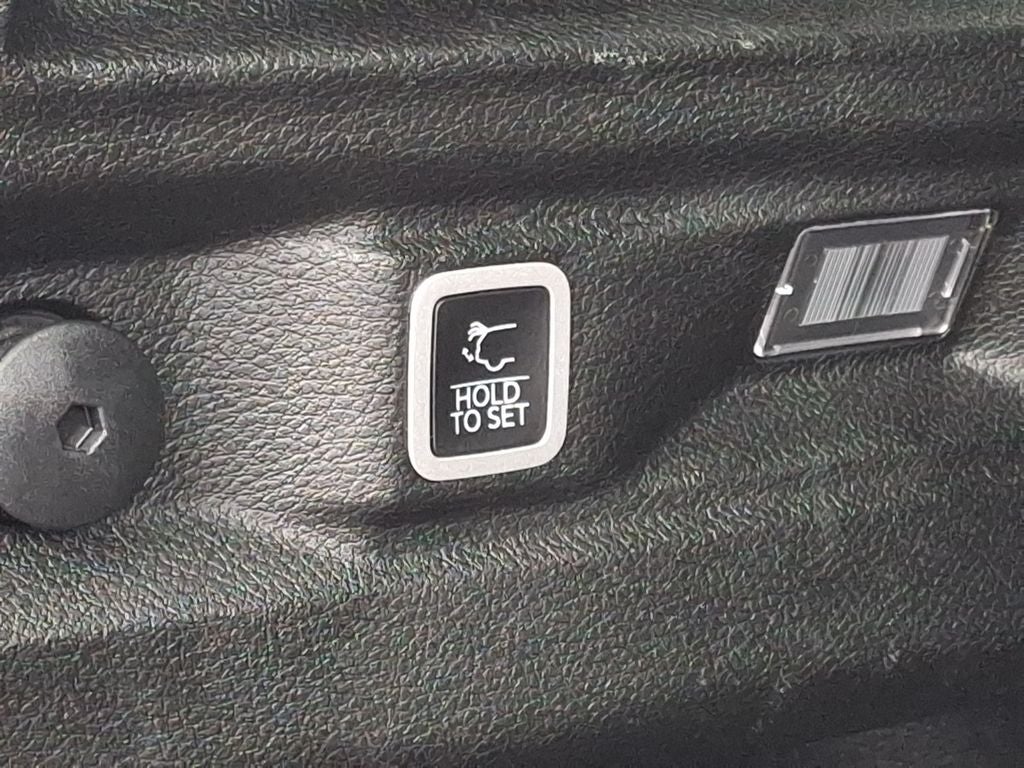 2024 Jeep Grand Cherokee L Laredo / Altitude