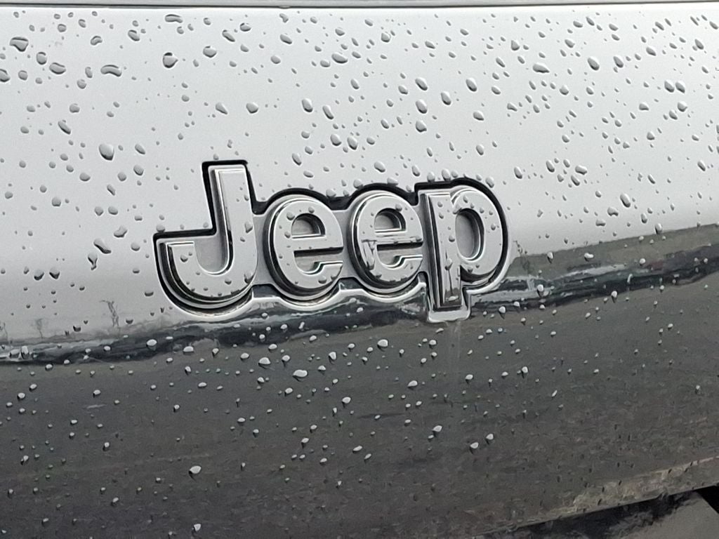 2024 Jeep Grand Cherokee L Laredo / Altitude