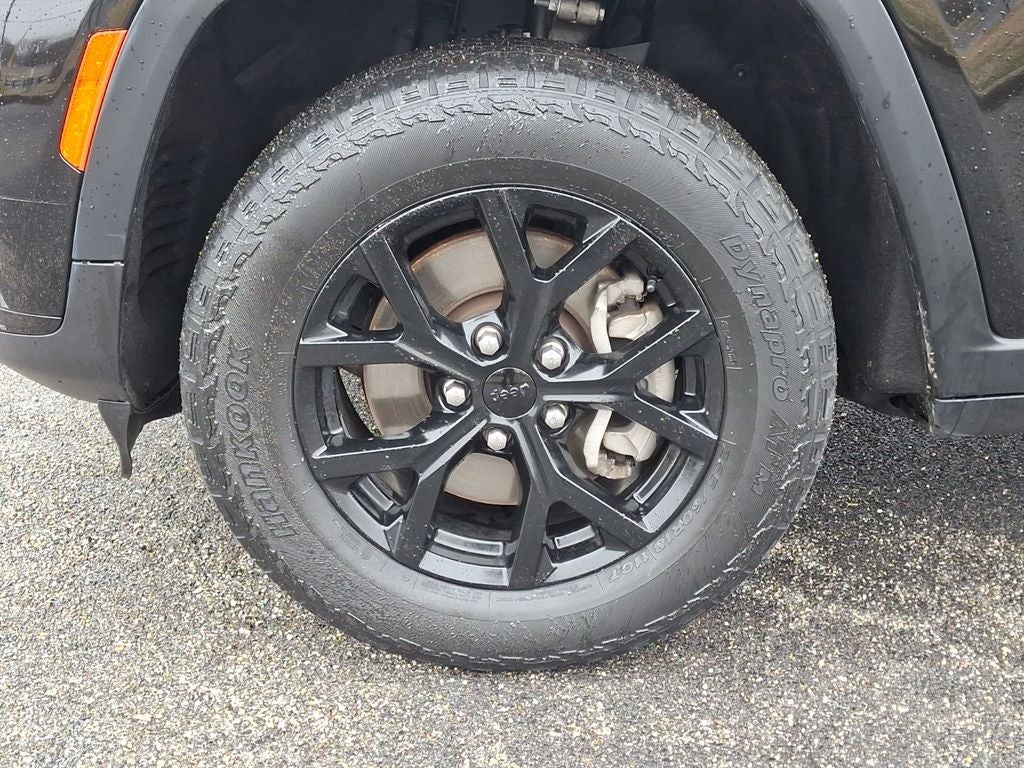 2024 Jeep Grand Cherokee L Laredo / Altitude