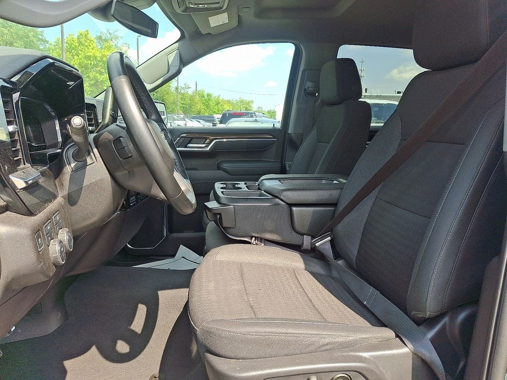 2025 Chevrolet Silverado LT