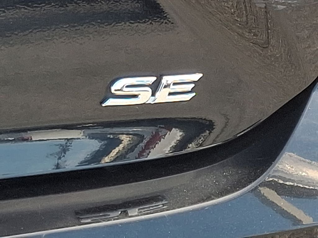 2025 Toyota Camry Hybrid SE