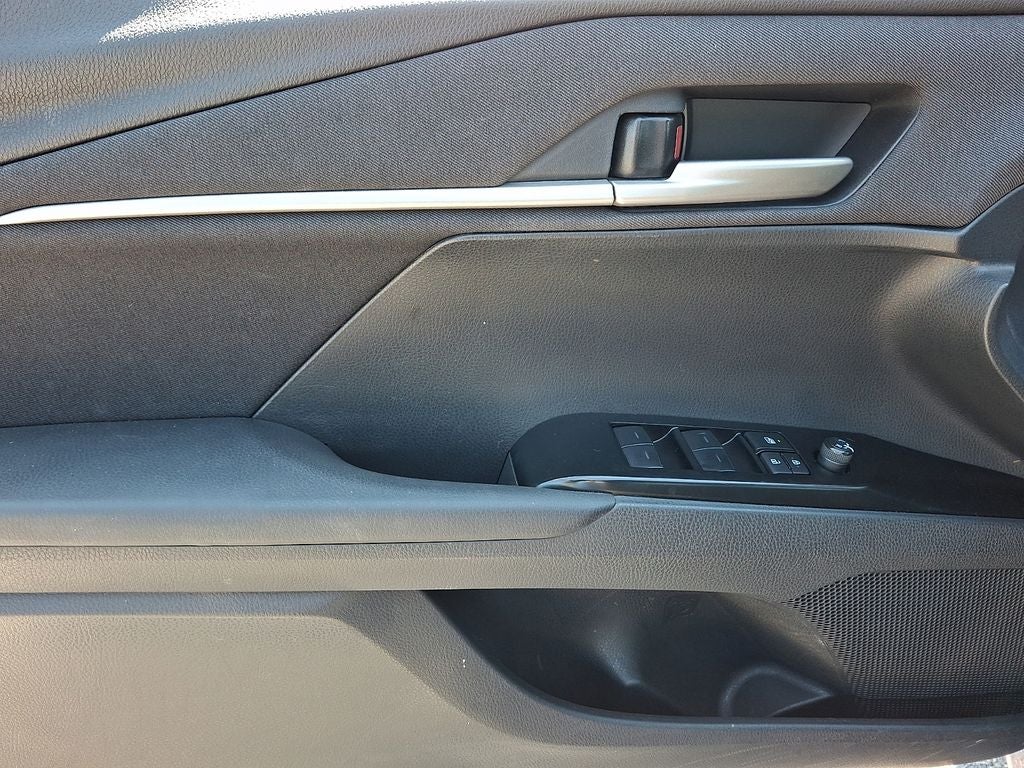 2025 Toyota Camry Hybrid LE