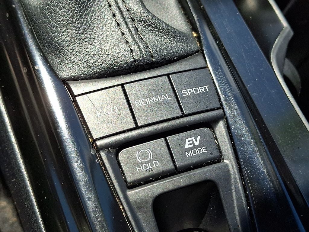 2025 Toyota Camry Hybrid LE