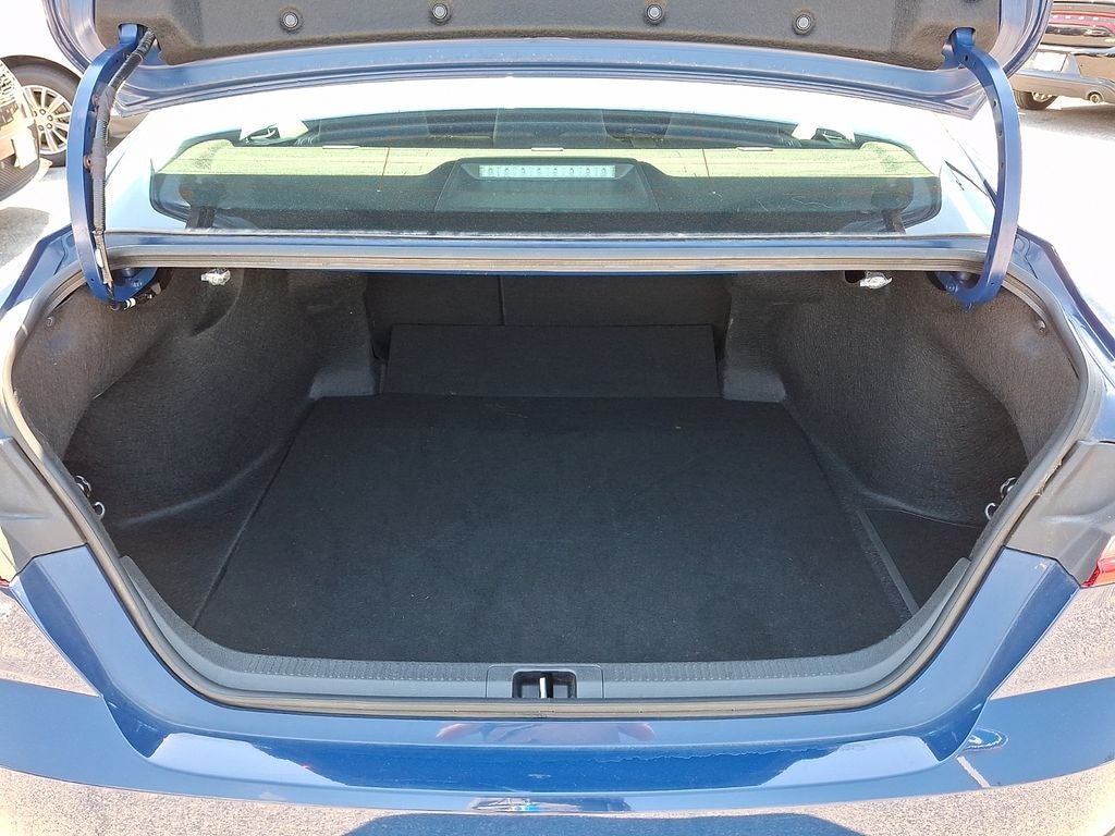 2025 Toyota Camry Hybrid LE