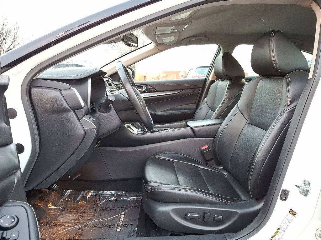 2023 Nissan Maxima SV