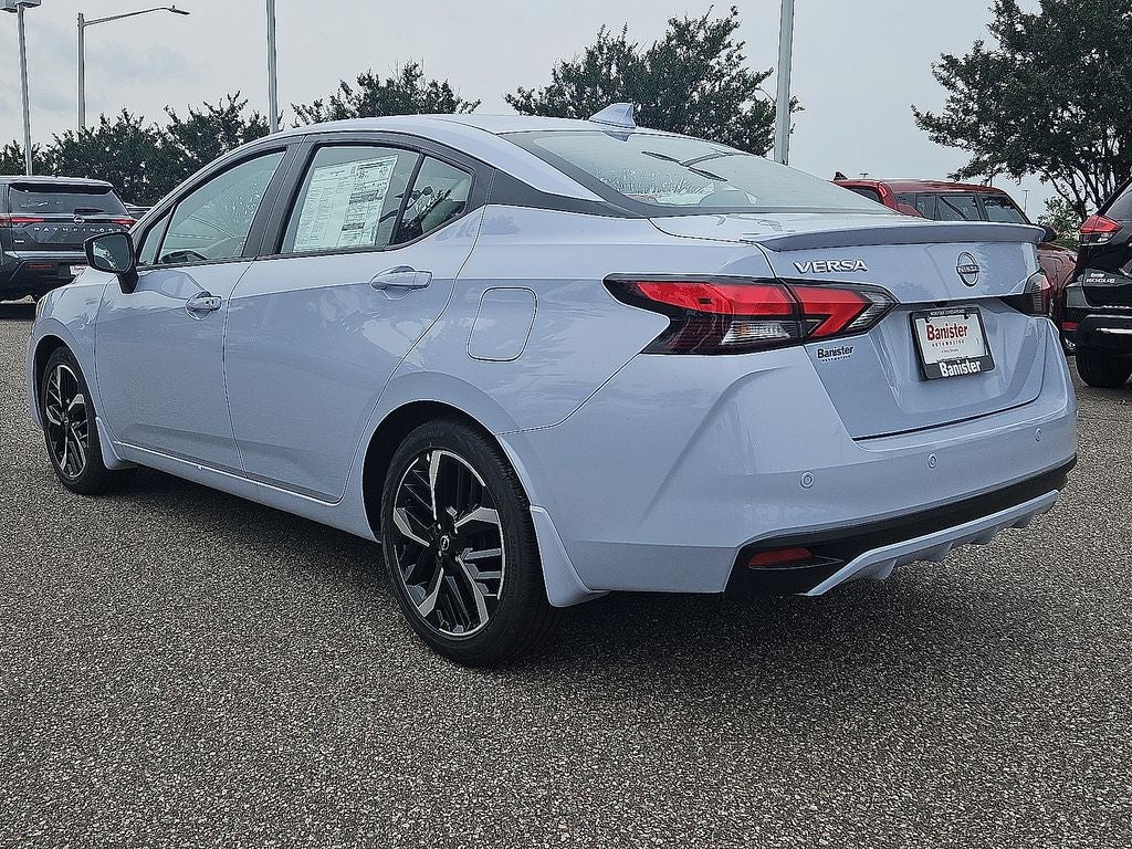 2025 Nissan Versa SR