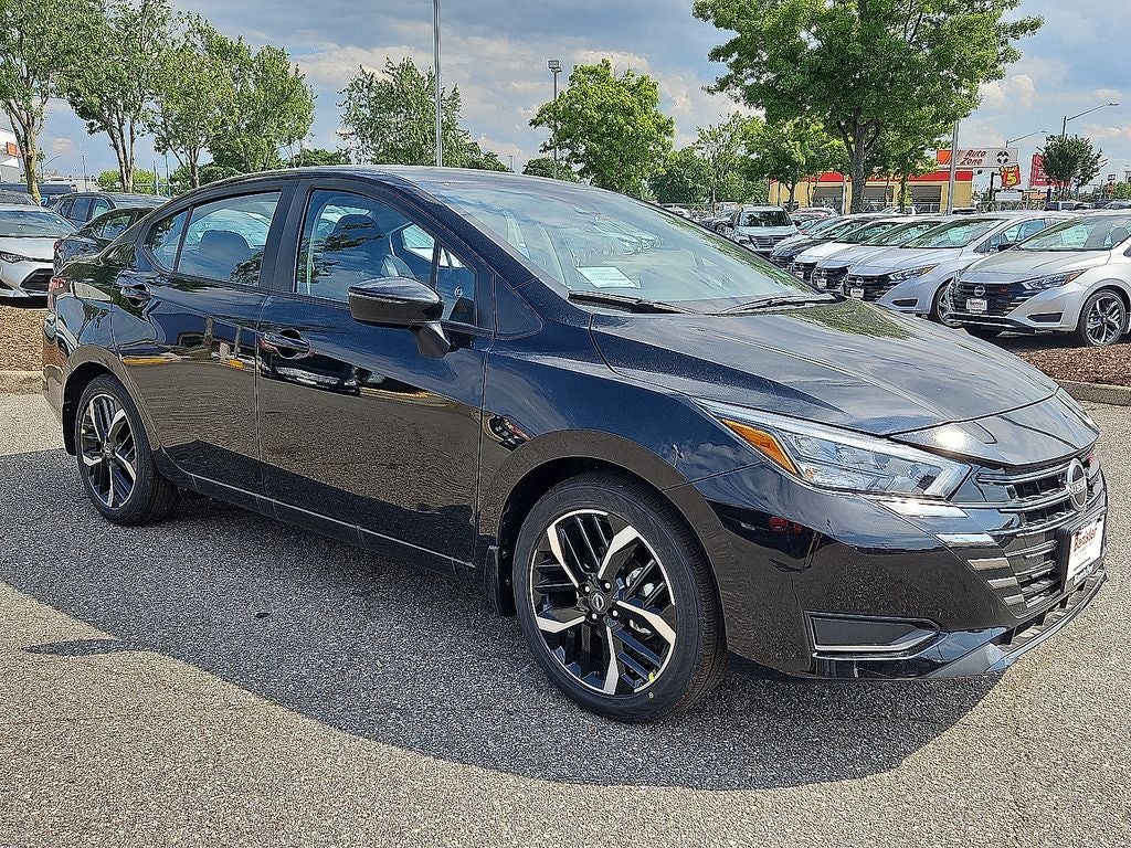2025 Nissan Versa SR
