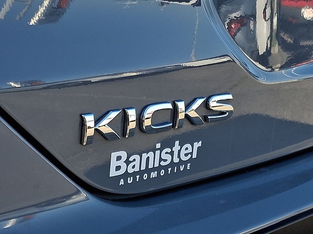 2023 Nissan Kicks SR