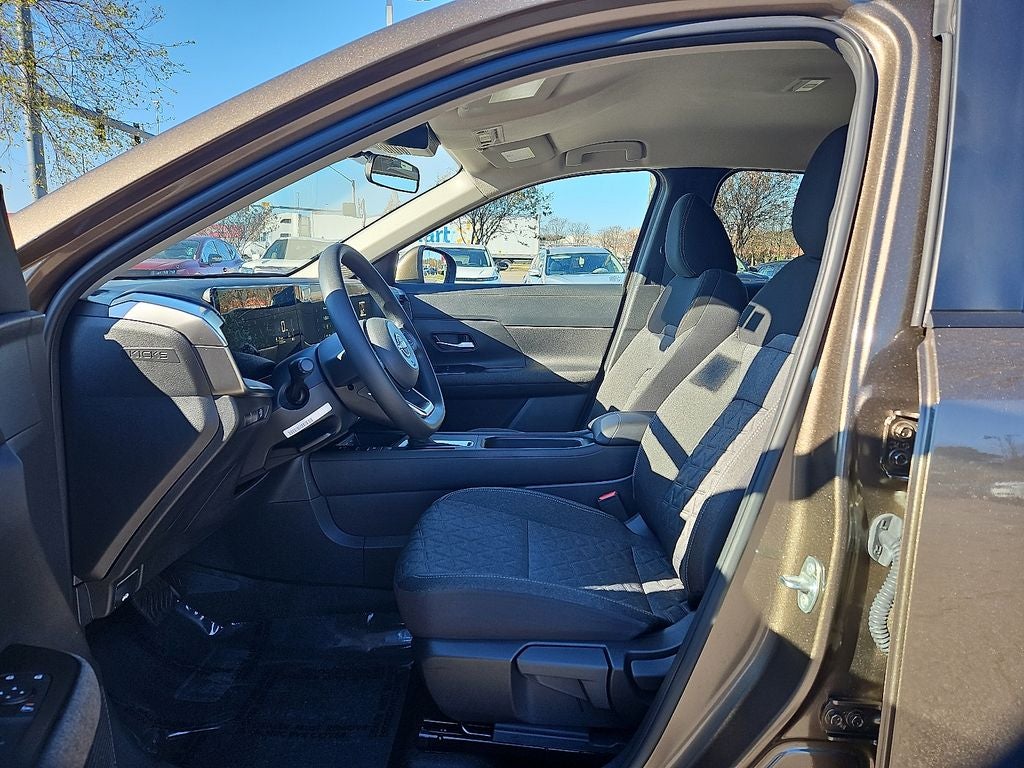 2025 Nissan Kicks SV