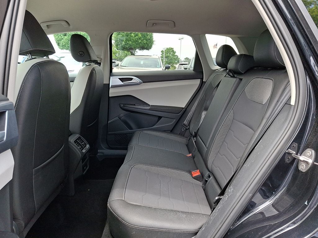 2025 Volkswagen Taos SE