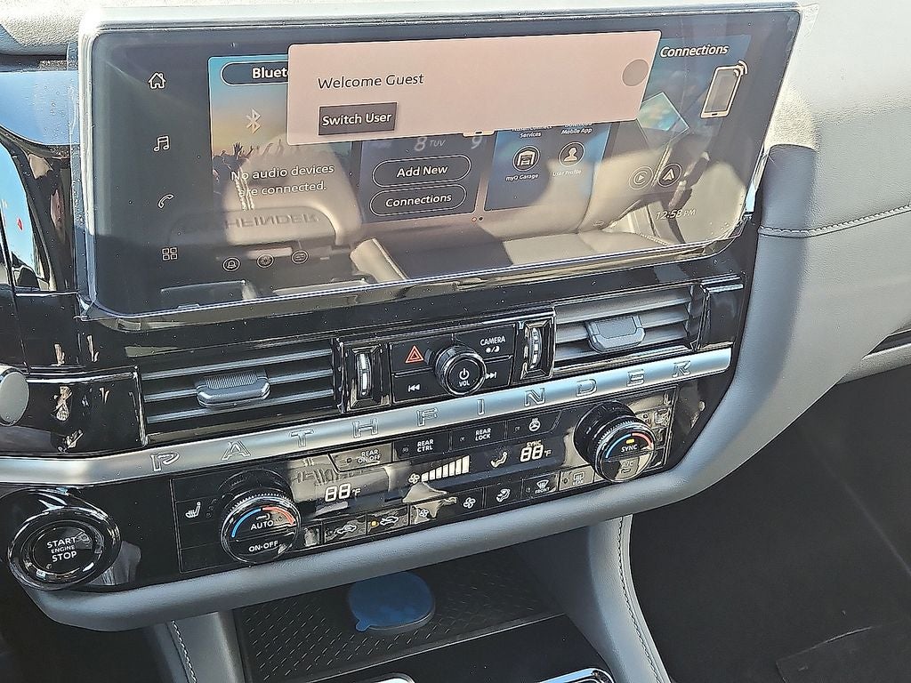 2026 Nissan Pathfinder SL