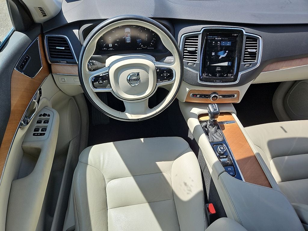 2021 Volvo XC90 T6 Momentum 7 Passenger