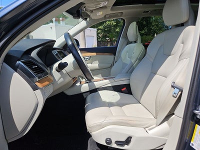 2021 Volvo XC90 T6 Momentum 7 Passenger