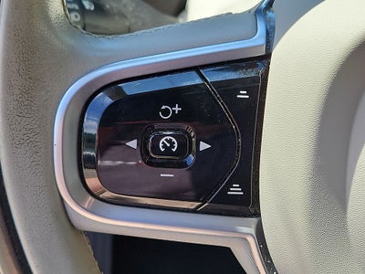 2021 Volvo XC90 T6 Momentum 7 Passenger