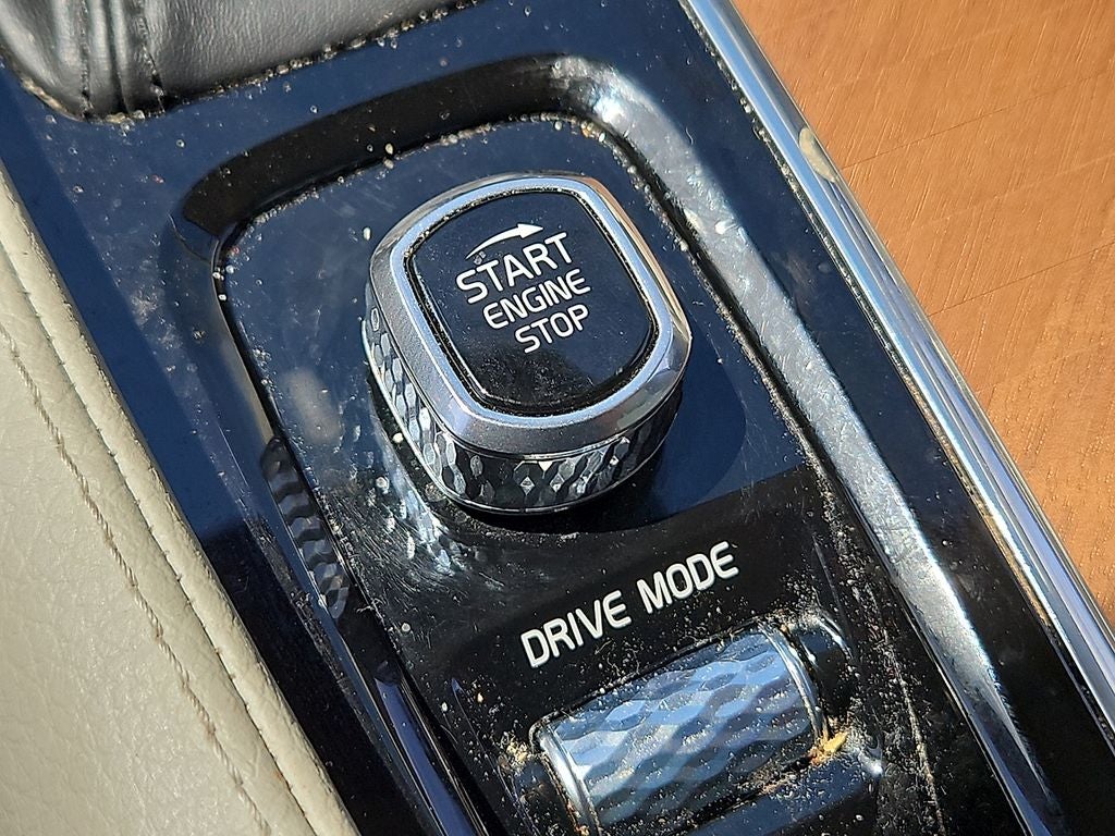 2021 Volvo XC90 T6 Momentum 7 Passenger
