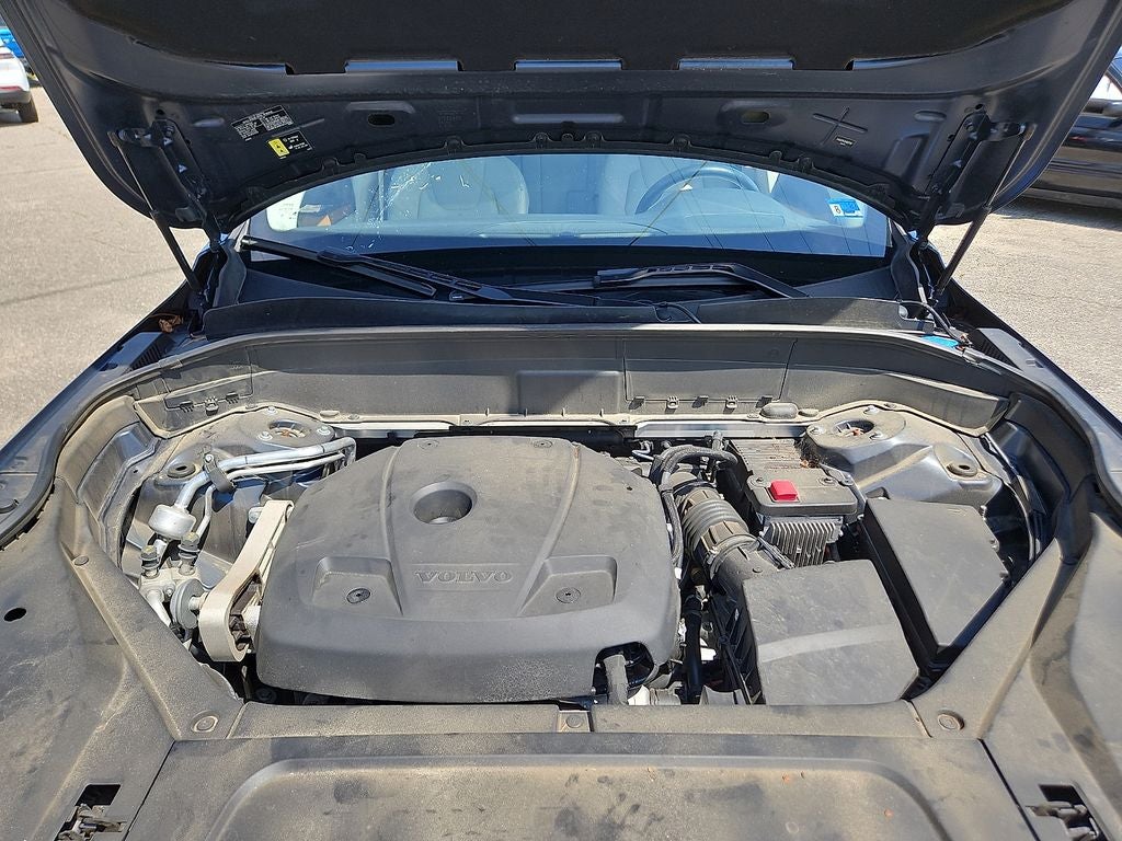 2021 Volvo XC90 T6 Momentum 7 Passenger