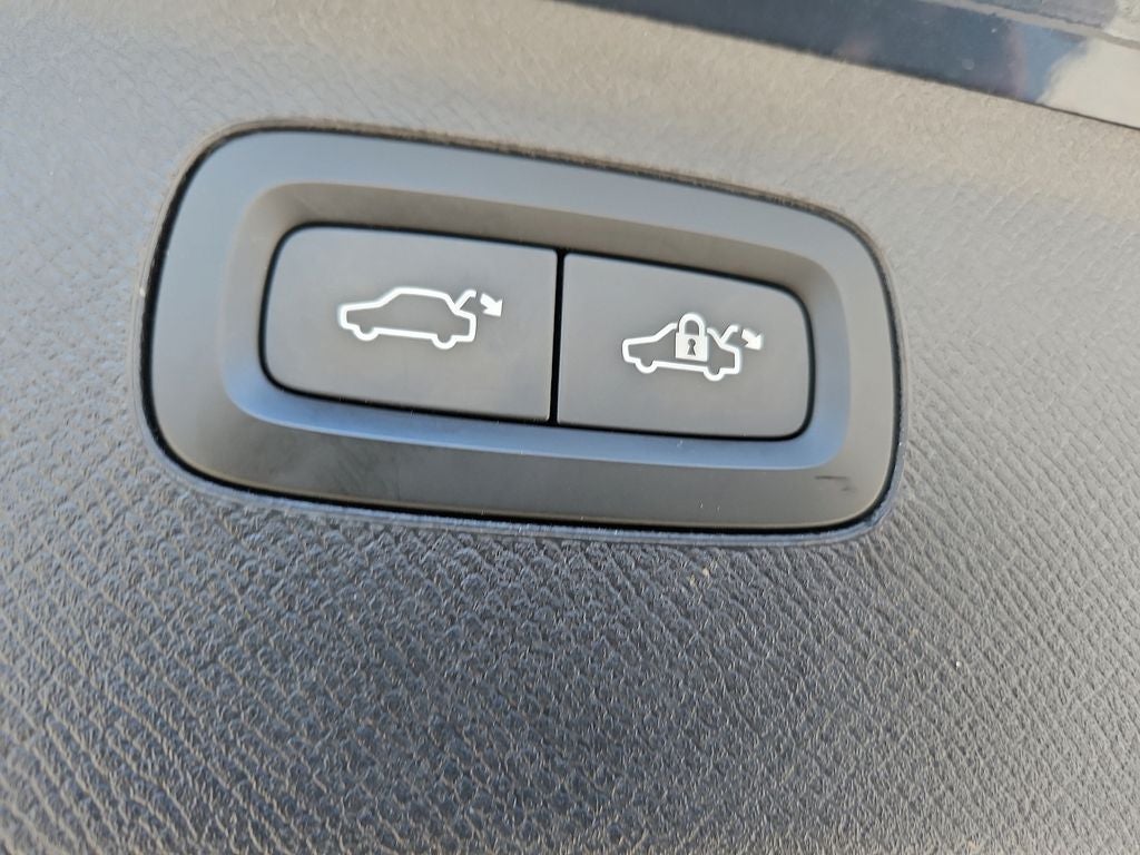 2021 Volvo XC90 T6 Momentum 7 Passenger