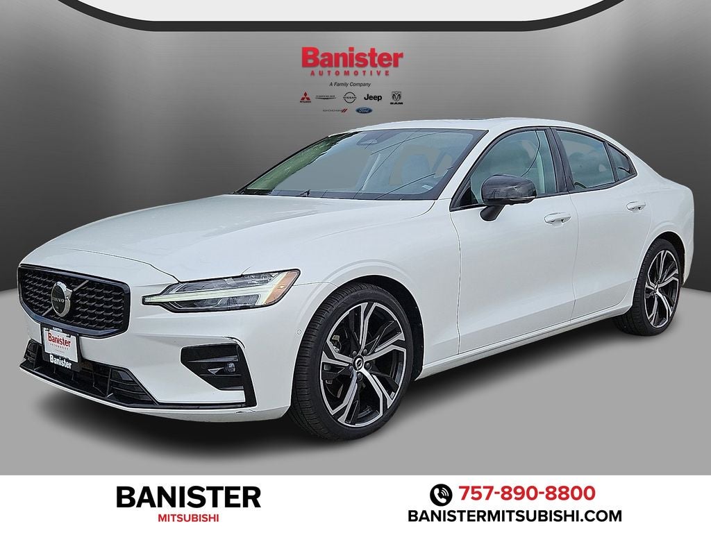 2023 Volvo S60 Plus Dark Theme