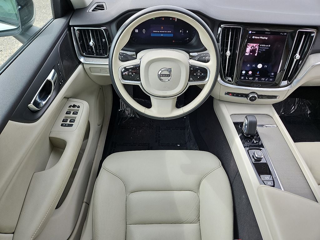 2023 Volvo S60 Plus Dark Theme