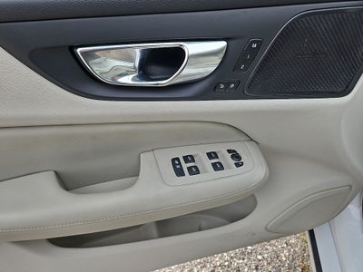 2023 Volvo S60 Plus Dark Theme