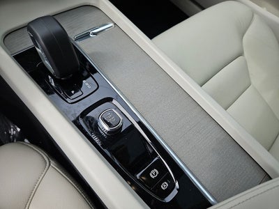 2023 Volvo S60 Plus Dark Theme