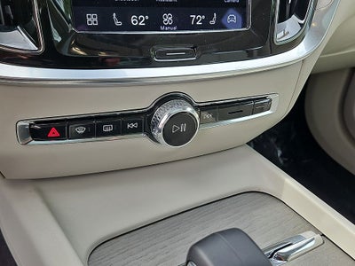 2023 Volvo S60 Plus Dark Theme