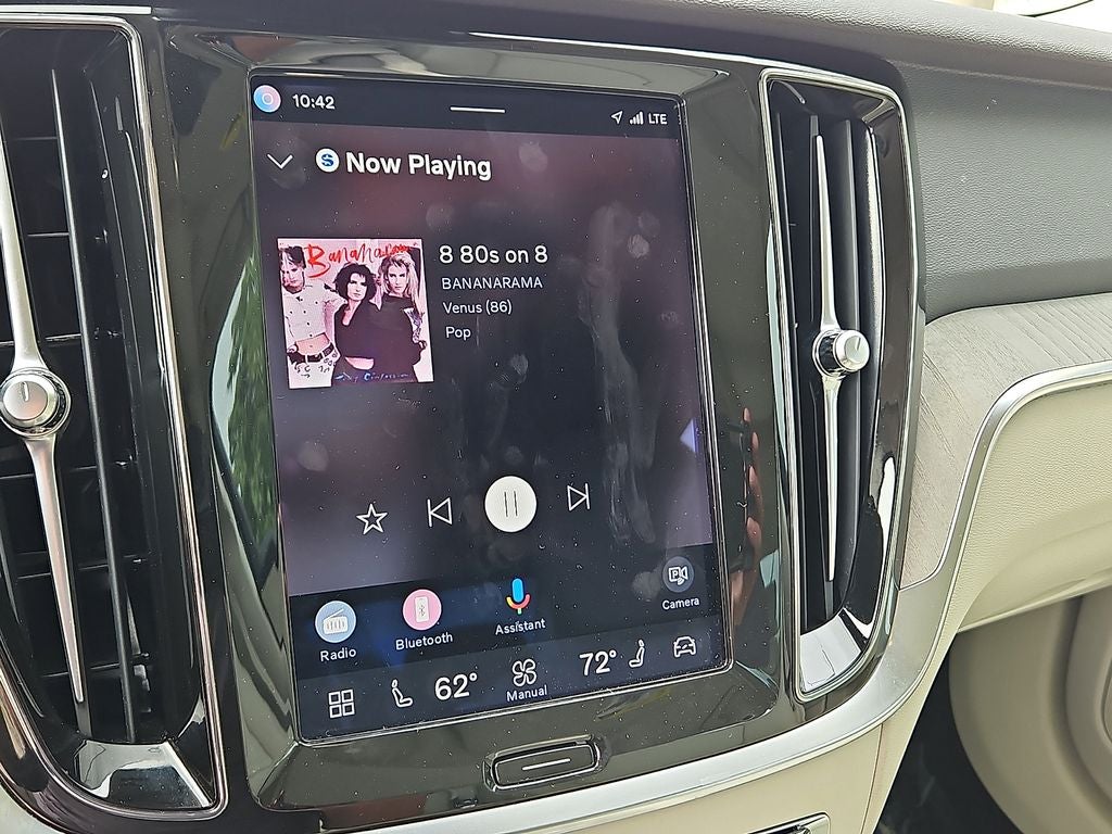 2023 Volvo S60 Plus Dark Theme