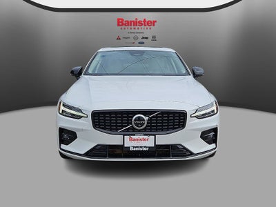2023 Volvo S60 Plus Dark Theme