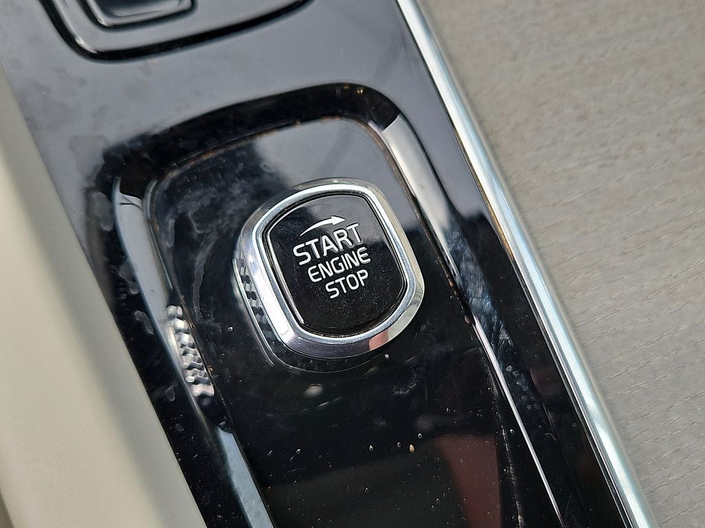 2023 Volvo S60 Plus Dark Theme