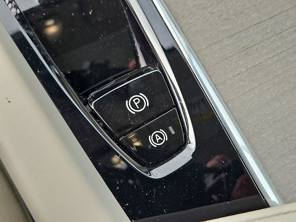 2023 Volvo S60 Plus Dark Theme