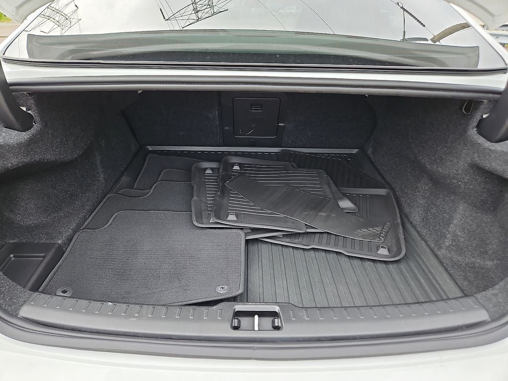 2023 Volvo S60 Plus Dark Theme