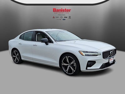 2023 Volvo S60 Plus Dark Theme