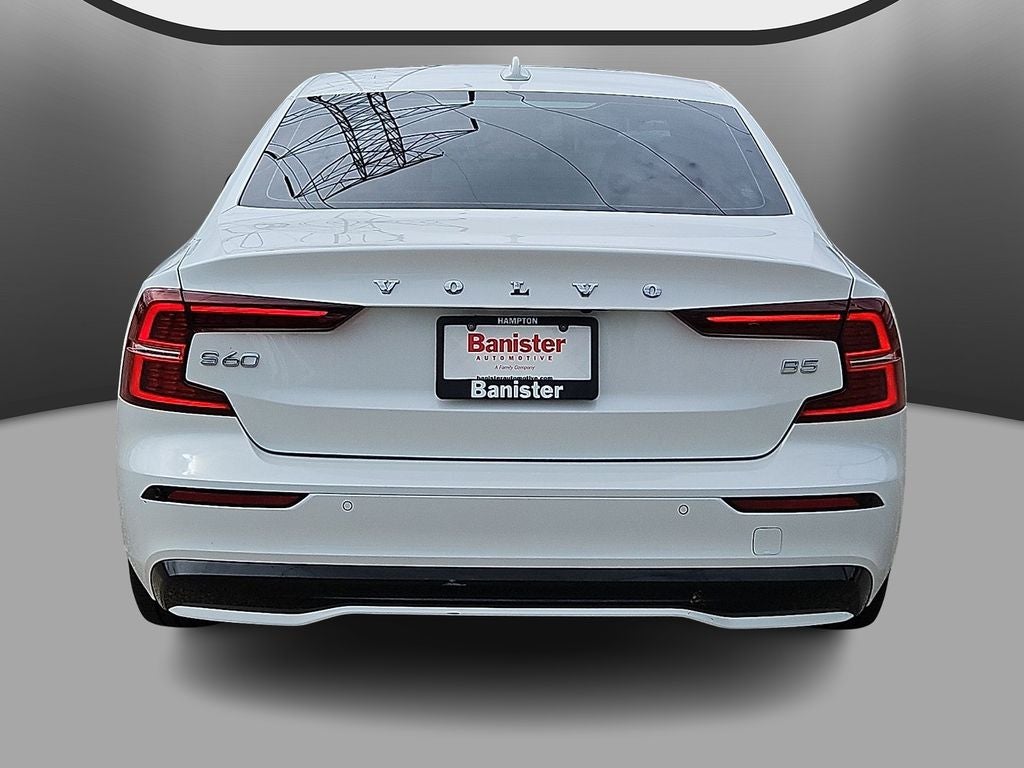 2023 Volvo S60 Plus Dark Theme