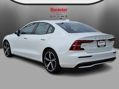 2023 Volvo S60 Plus Dark Theme