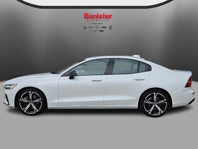 2023 Volvo S60 Plus Dark Theme