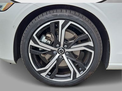 2023 Volvo S60 Plus Dark Theme